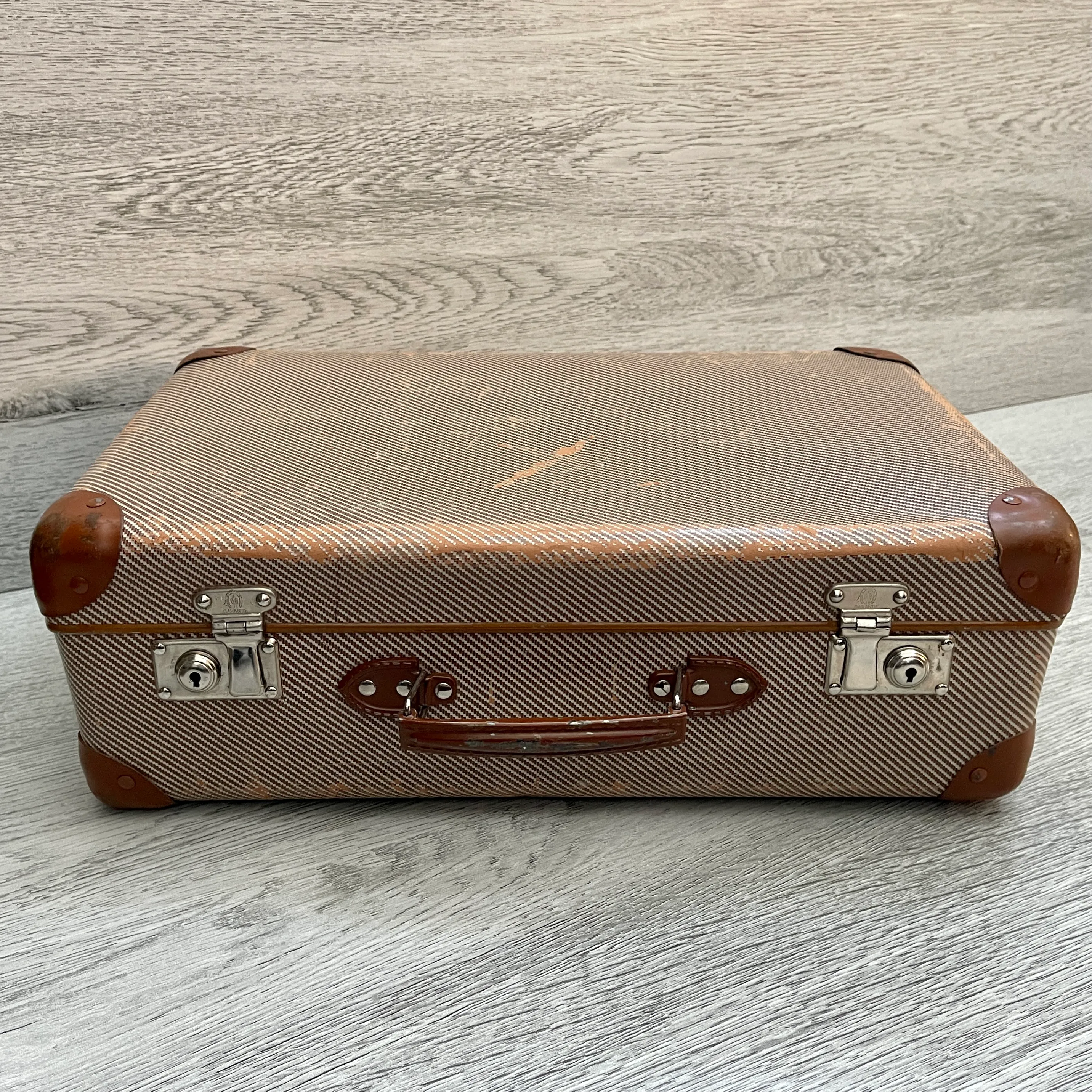Vintage Case - Brown & White
