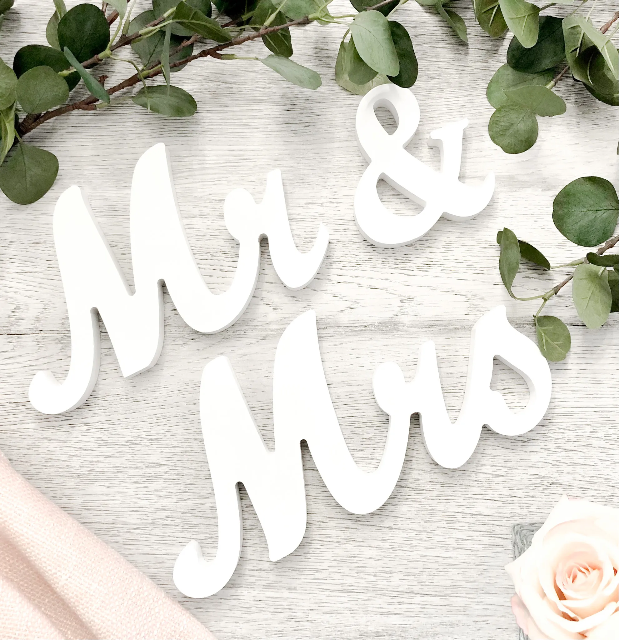 Mr & Mrs - White Wood Script