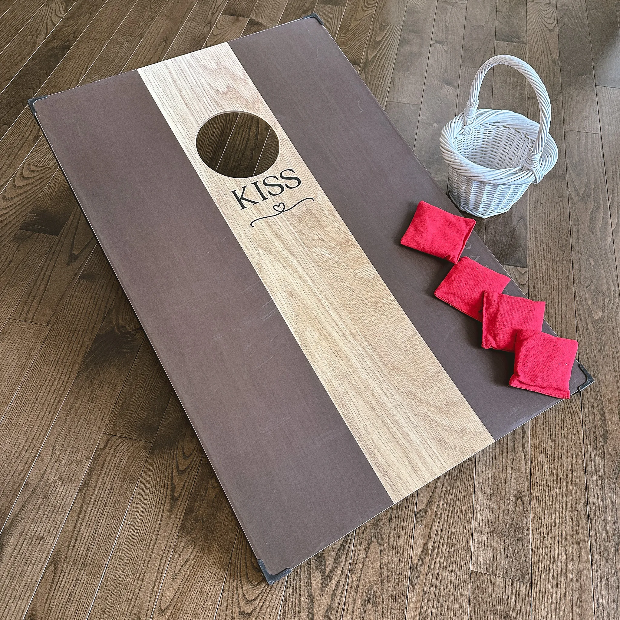 Cornhole Kissing Game