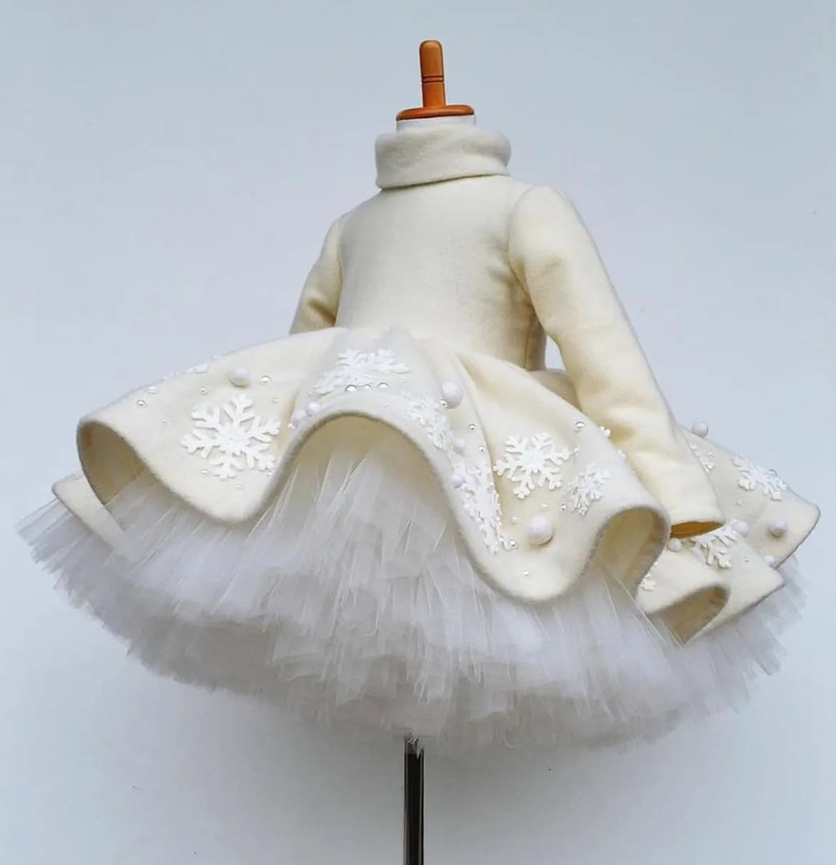 White Snowflake Pixie Size 8