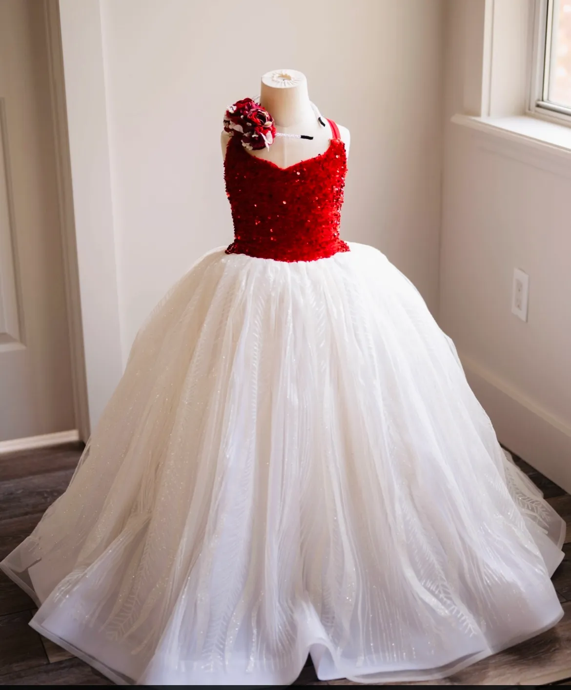 Little Dreamers North Pole Size 6, fits 4-8