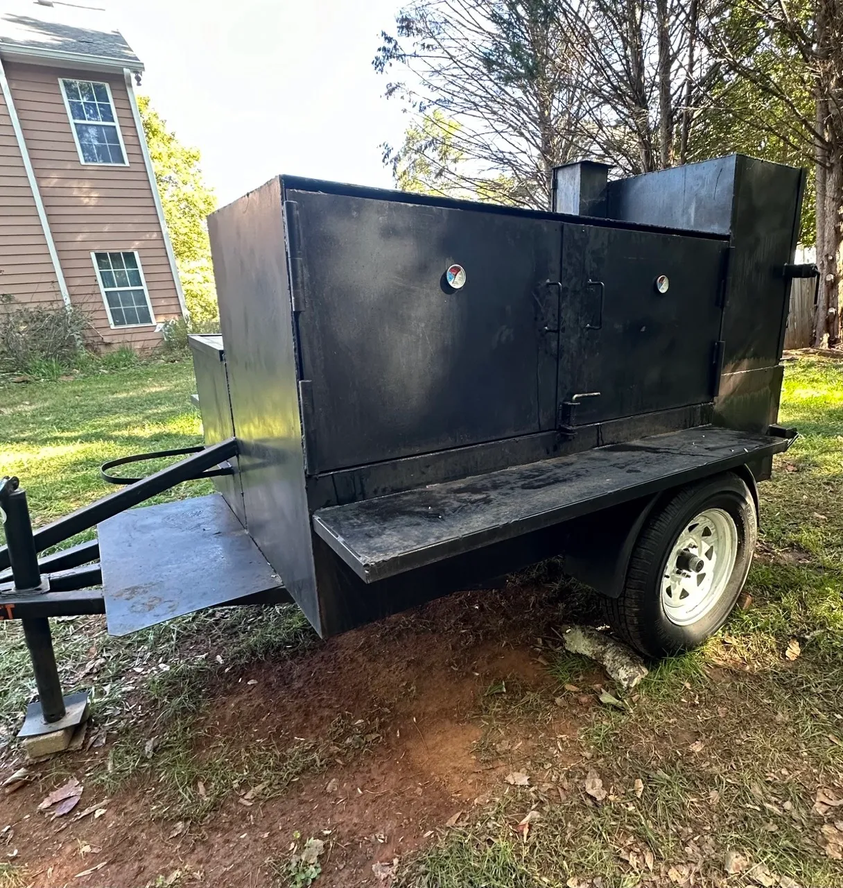 BBQ Smoker 4,500 With Charcoal Grill