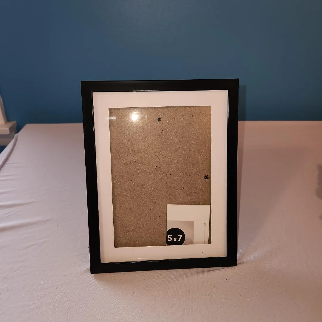 Black with White Mat 5x7 Frame Easel Back   BF 1