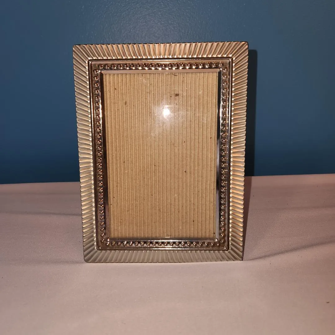 Silver Colored 3.75 x 5.5 in Decorative Frame Easel Back    SF1