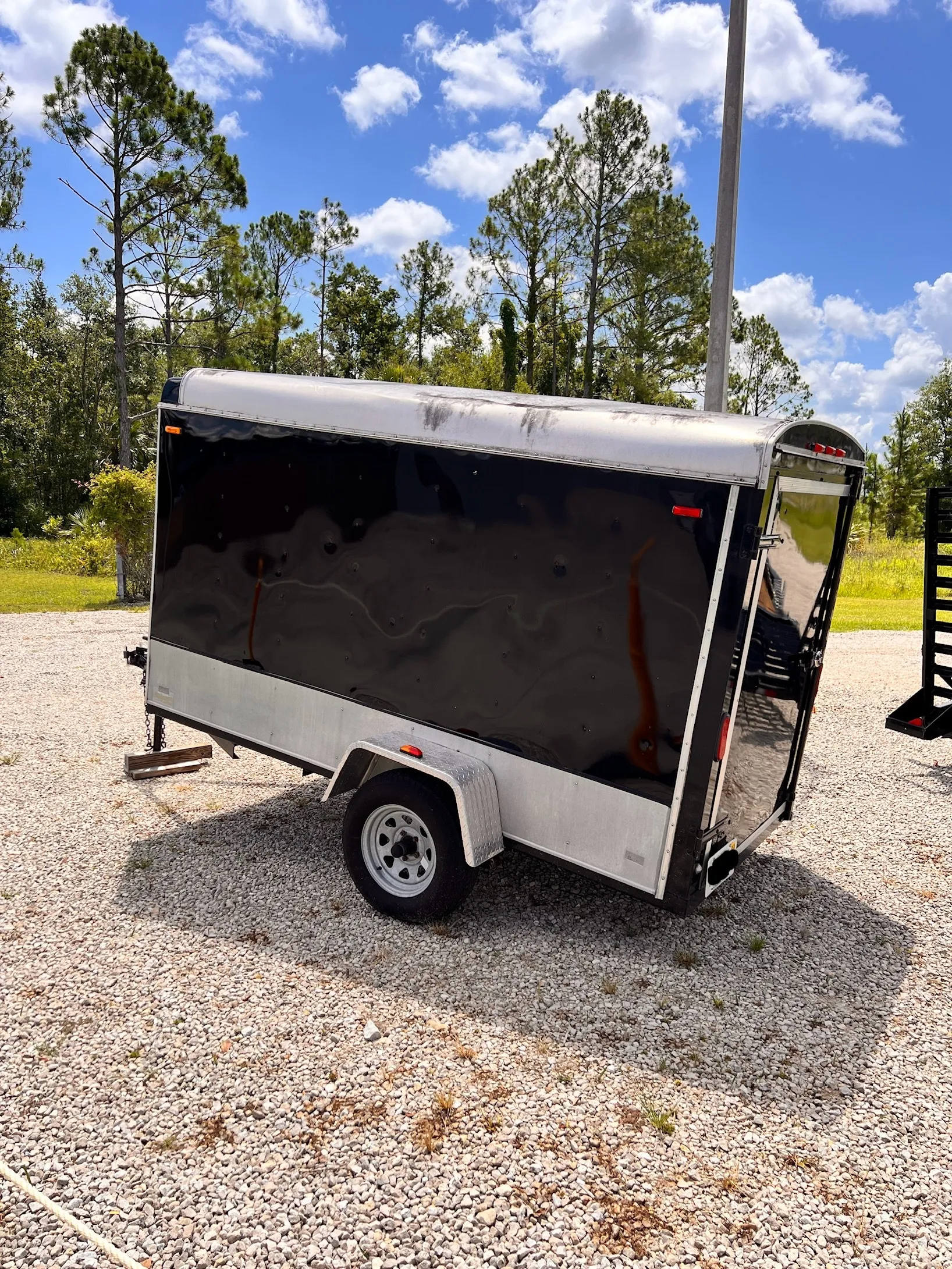 10' covered trailer/Motorcycle trailer (Comes with ramps)