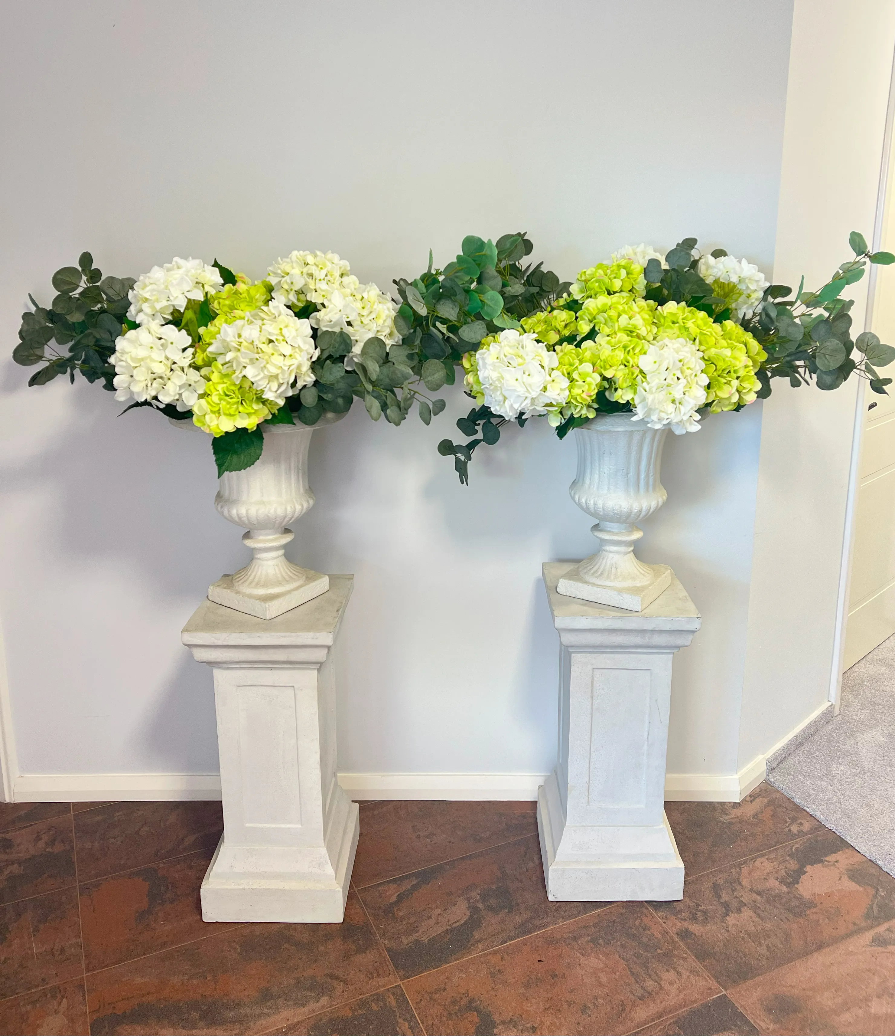 Classic fiberglass plinth 70 cm and urn