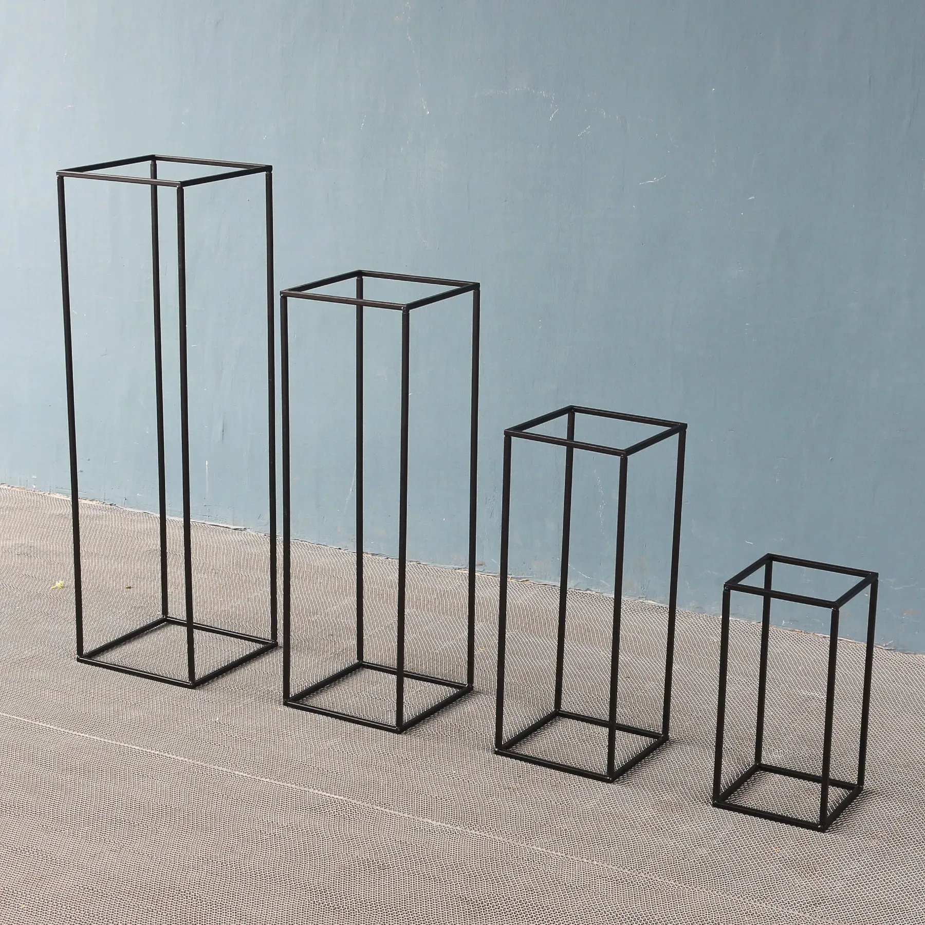 Black metal flower/centerpiece stand plinth 50 cm 