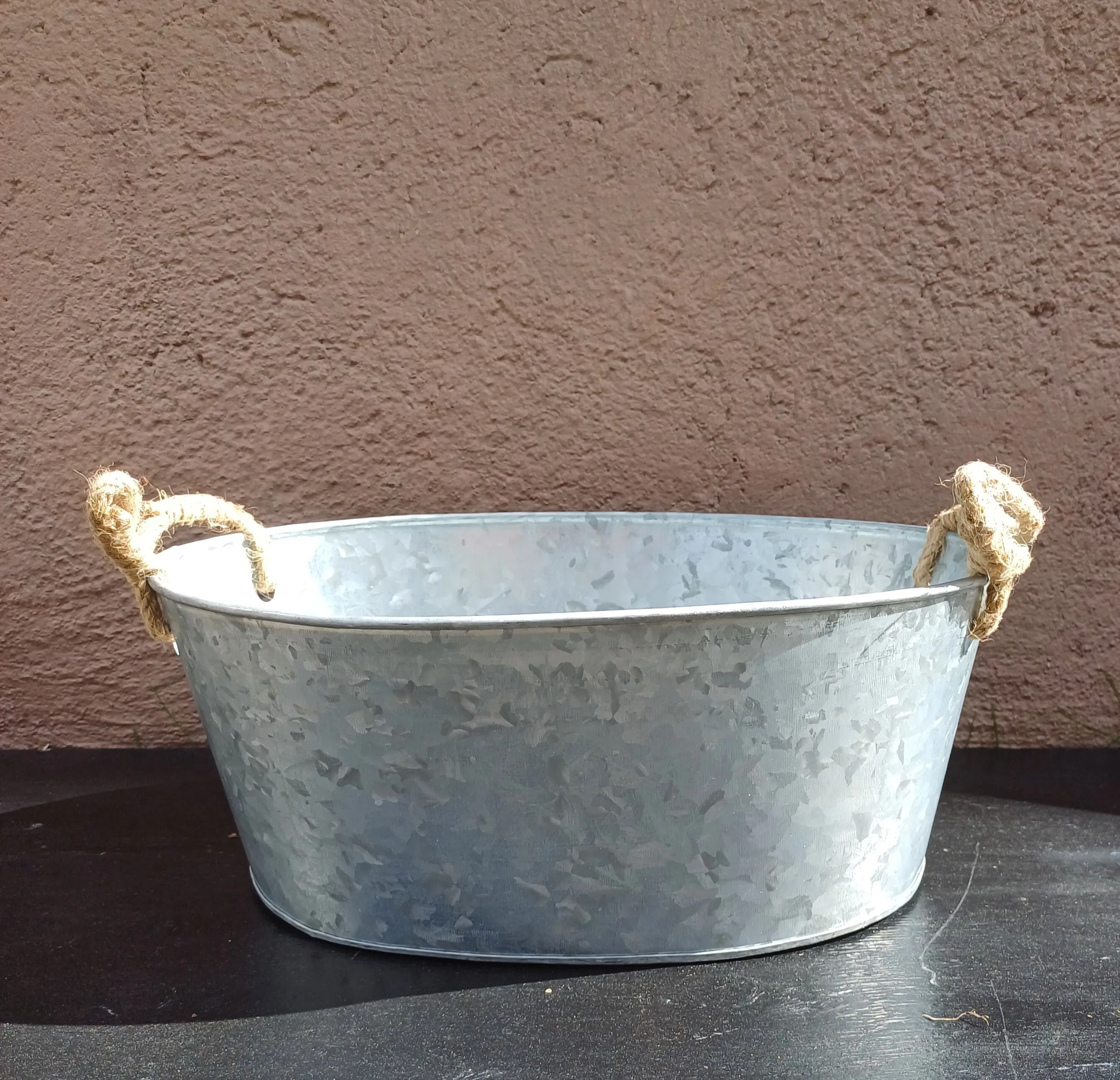 Sinkkiastia 5l, juuttinaruilla