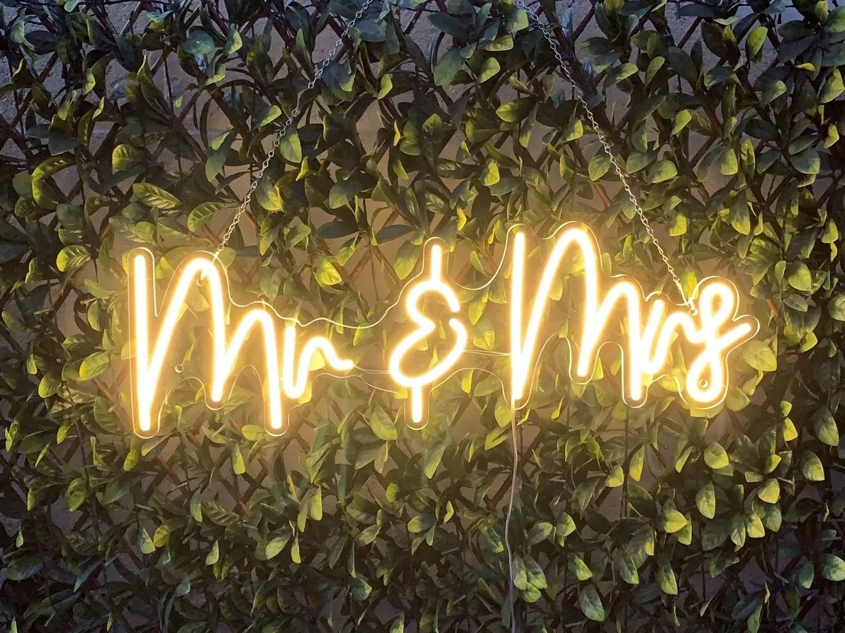 Mr & Mrs - Neon Sign