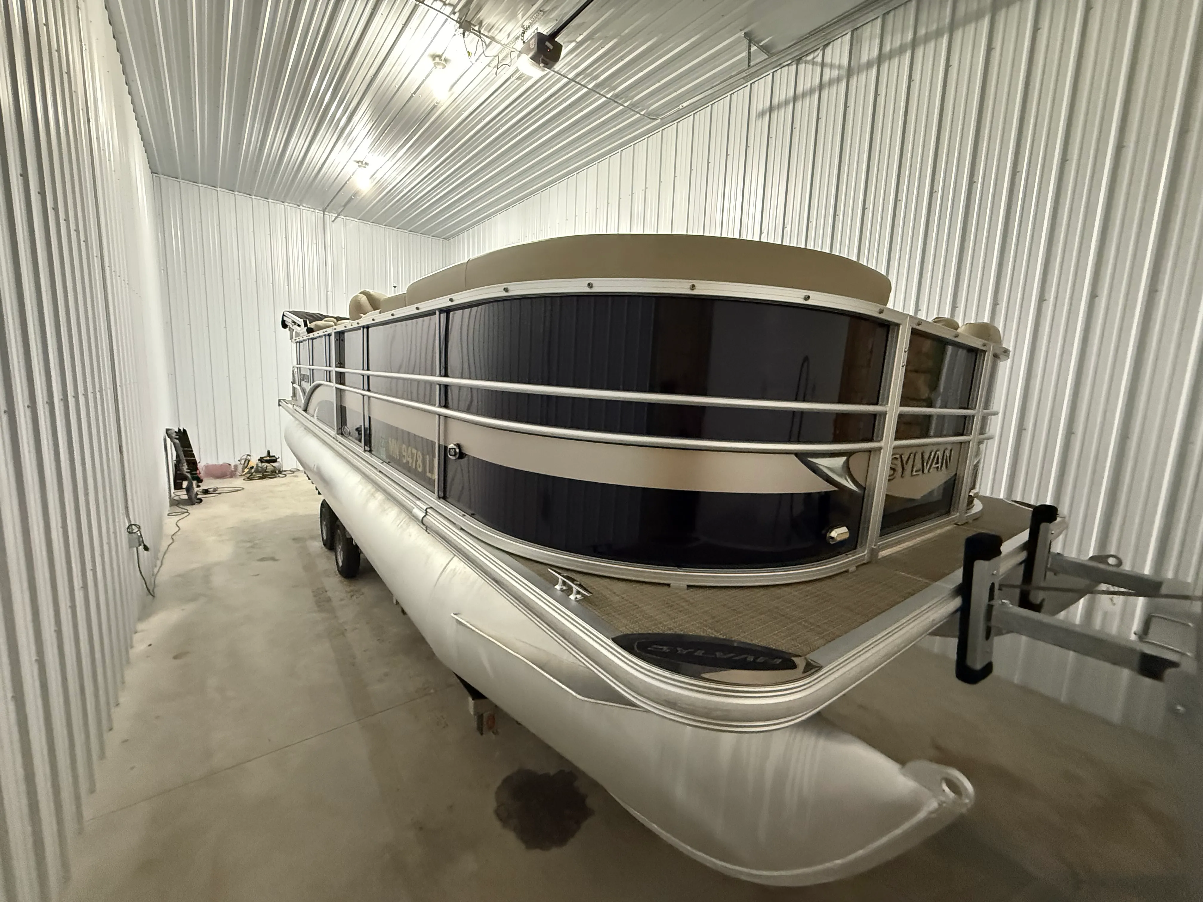Pontoon 90hp 22’ Sylvan LZ Cruiser Seats 12 **Week Only Rental**