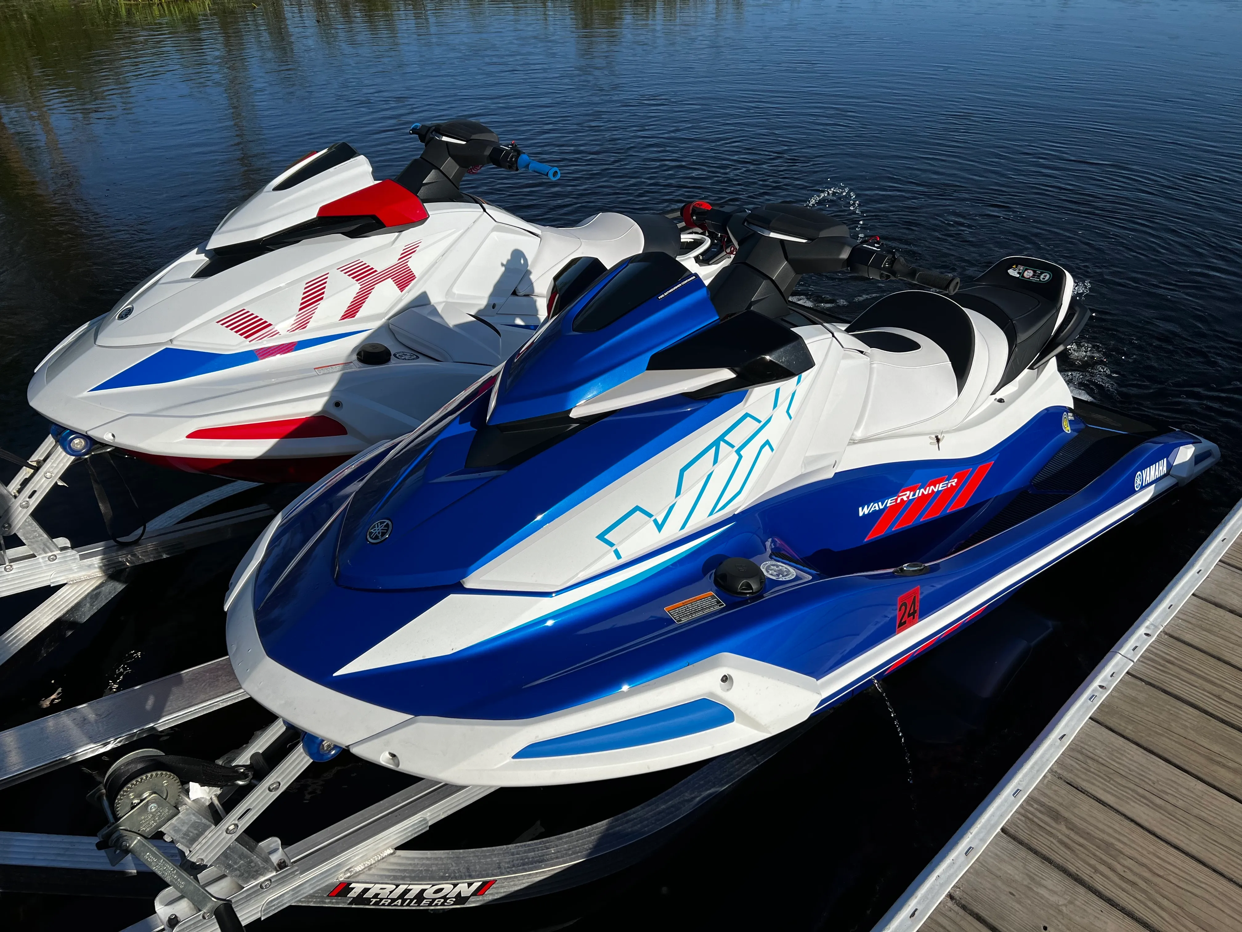 Jet Skis Yamaha Waverunner VX for 2, w/ Stereos