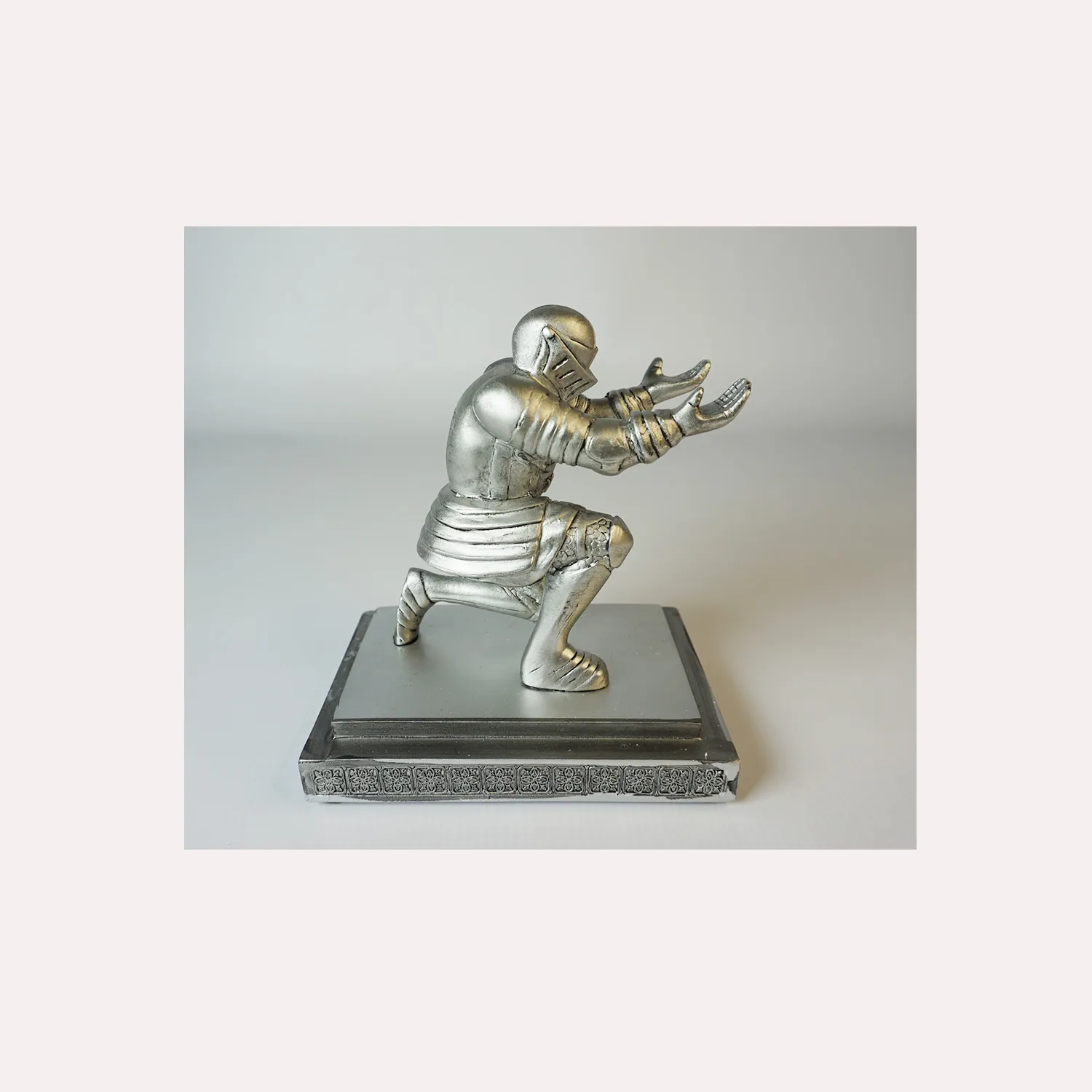 Knight Pen Holder