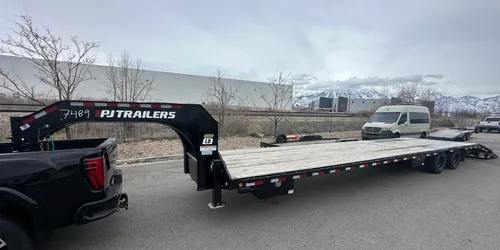 40PJ gooseneck with hydraulic ramp and landing gear