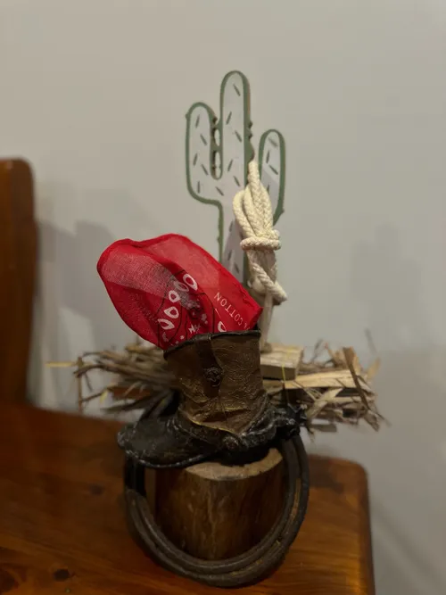 Country or western table centrepiece