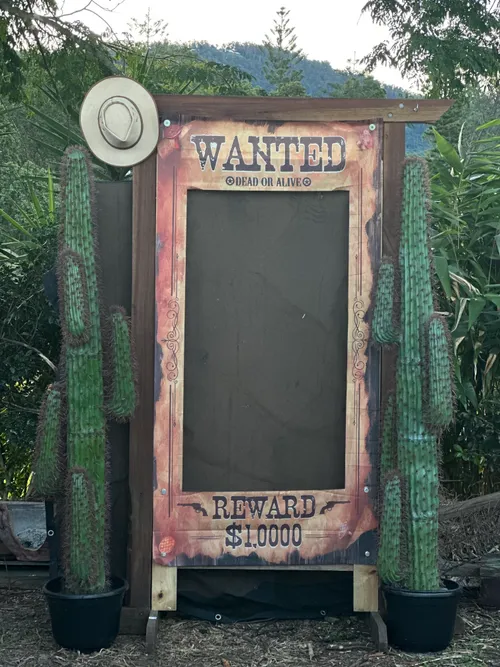 Wanted frame and wooden stand 