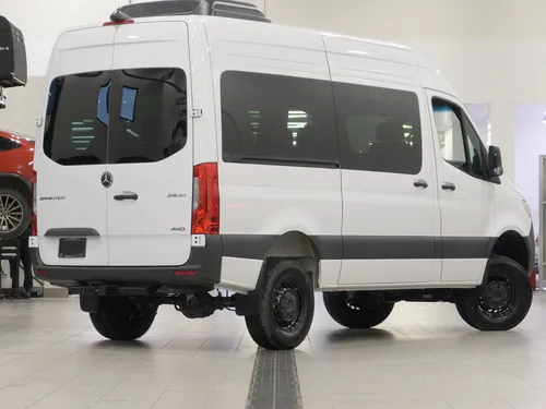 2025 Mercedes-Benz AWD  Passenger Sprinter high roof