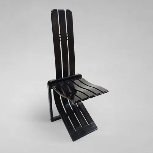 Chaise en lattes de bois laqué noir, inconnu