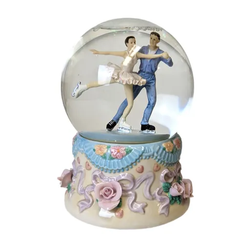 Smalls - Figure Skaters Snow Globe  - 4