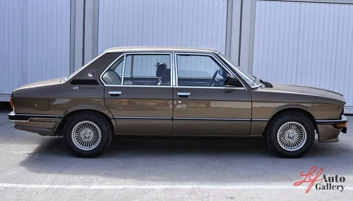BMW 520 E12