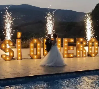 Letras de madera con luces collection image