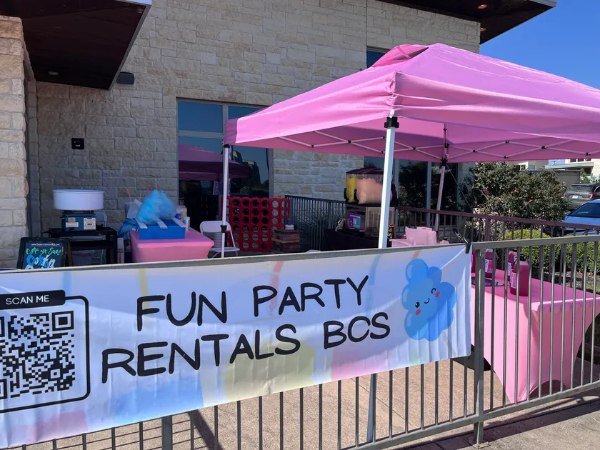Live Entertaining Cotton Candy Catering in B/CS